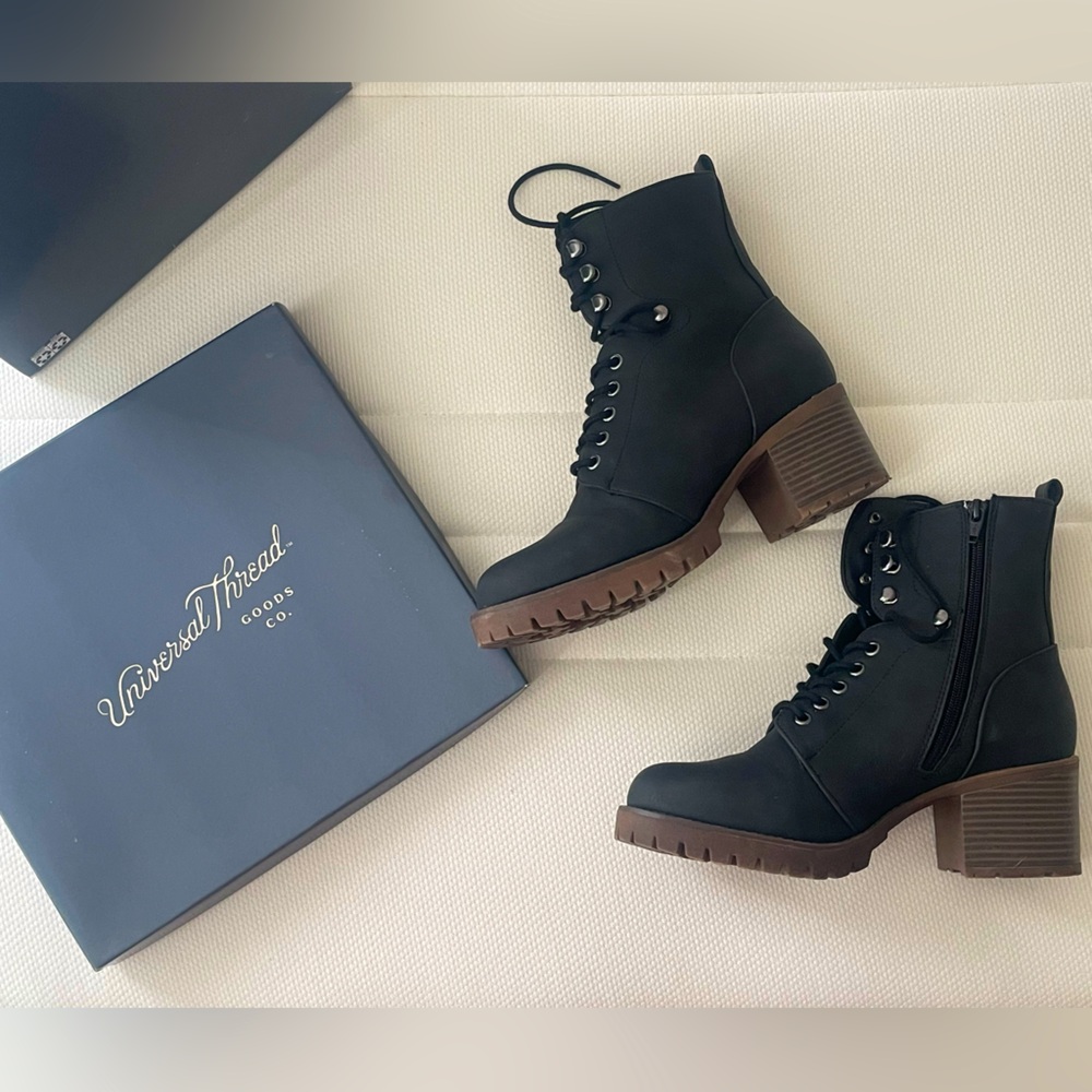 Universal Thread Kayce Faux Leather Lace up Ankle Boots